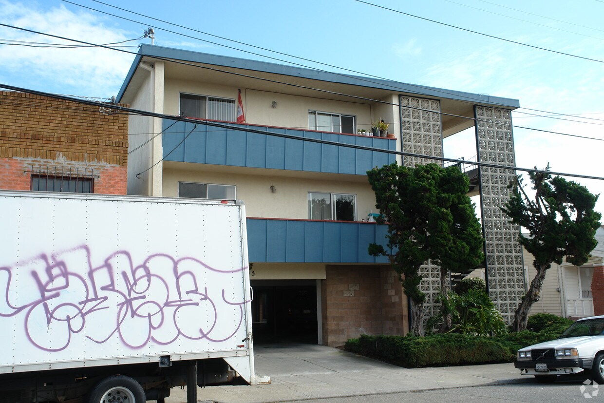 Primary Photo - 905 Evelyn Ave