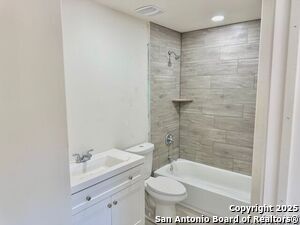 Building Photo - 709 Burr Oak Ln