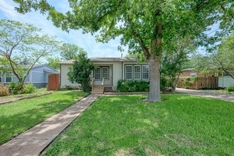 Building Photo - 1505 Justin Ln