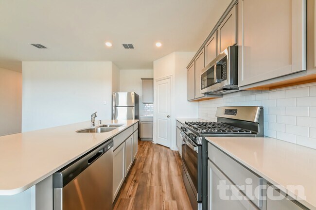 Foto del edificio - 5416 Montrose Dr