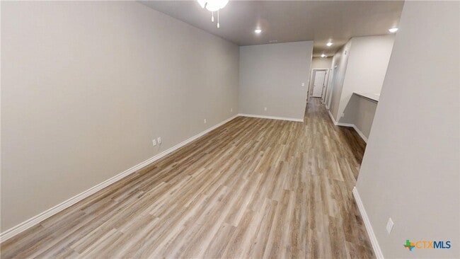 Building Photo - 2107 Wildewood Dr