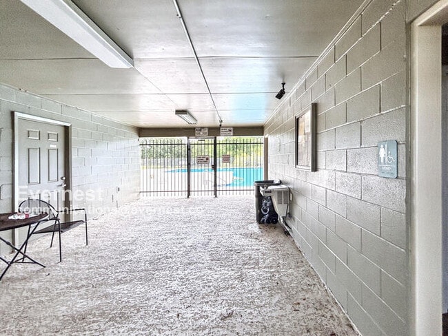Building Photo - 203 Woodvale Dr
