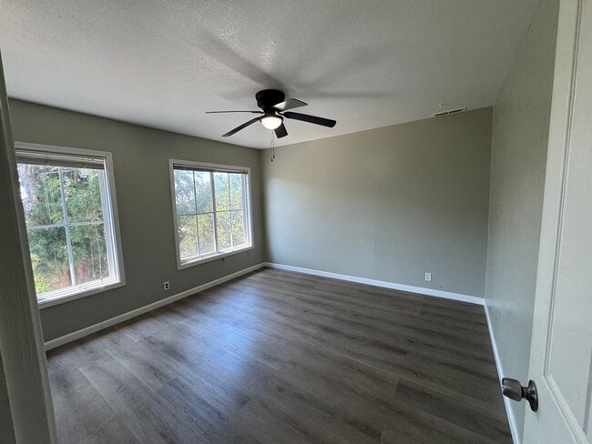 Building Photo - 1450 Highland Blvd