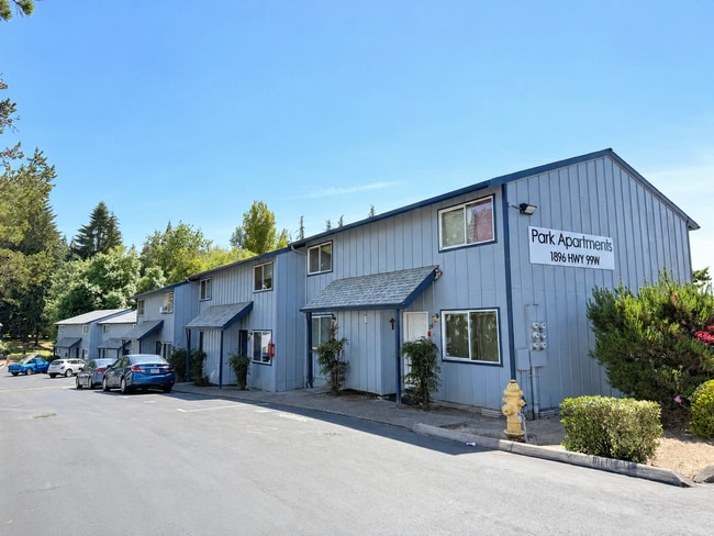 Building Photo - Park Townhomes