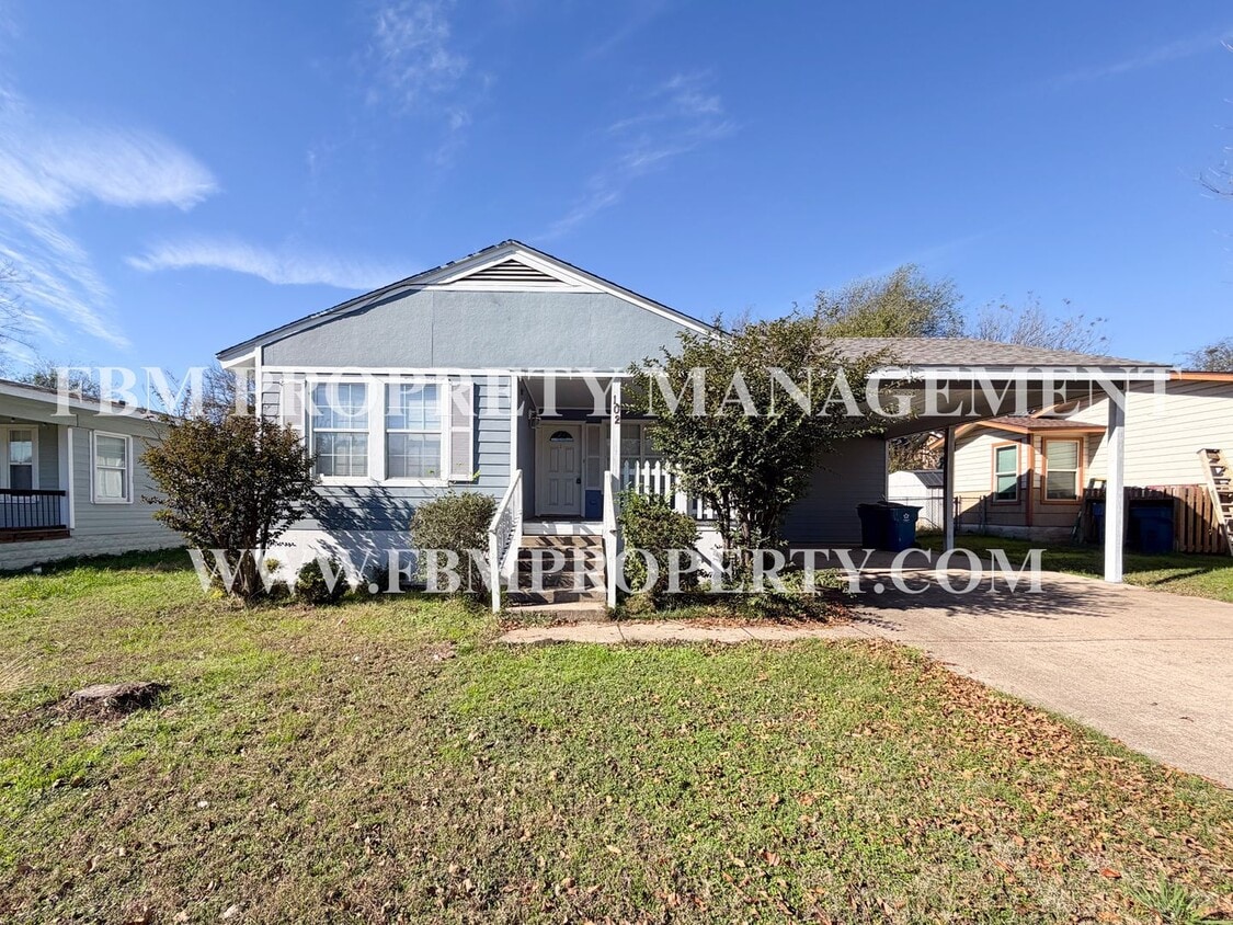 Primary Photo - 102 Sunset Cir