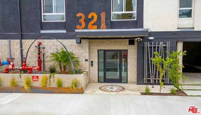 Foto del edificio - 321 S Fickett St