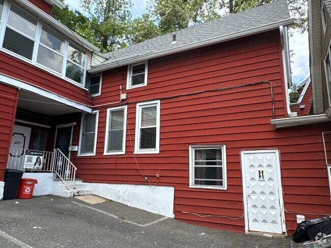 Building Photo - 414 Undercliff Ave
