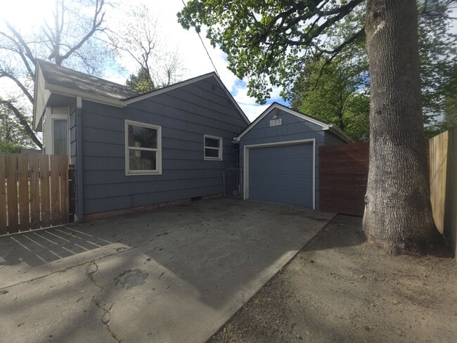Building Photo - 4105-KE4105 Silverton Rd NE