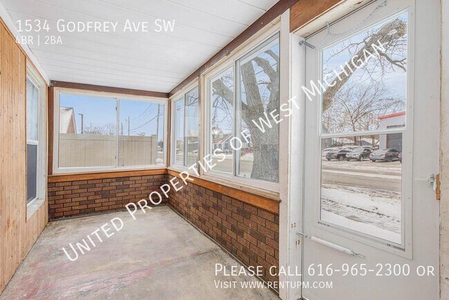 Foto del edificio - 4 Bed, 2 Bath Home | Spacious Kitchen | Ce...