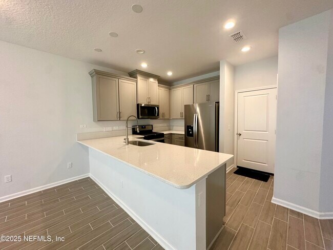Foto del edificio - 215 Pine Bluff Dr