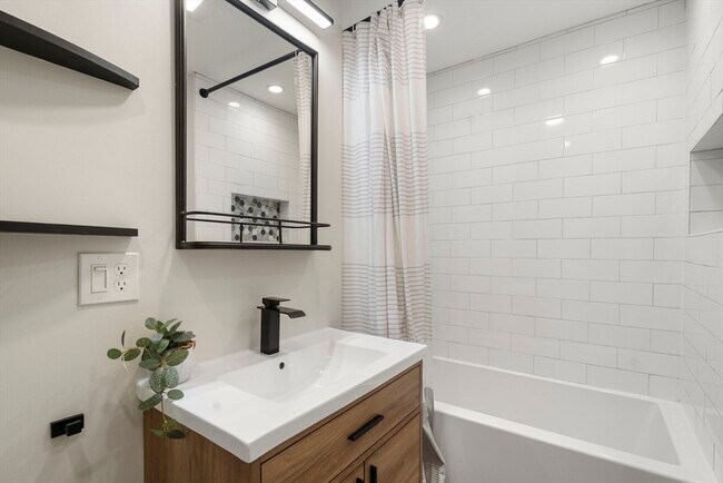 Foto del edificio - 1011 Beacon St