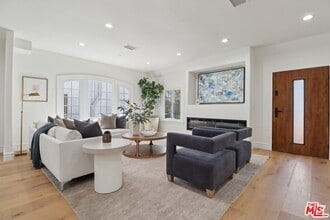 Building Photo - 916 S Rimpau Blvd