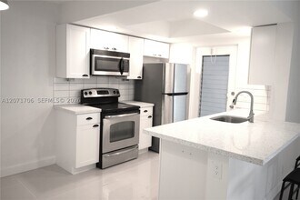 Building Photo - 2166 NE 56th St