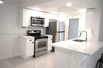 Building Photo - 2166 NE 56th St