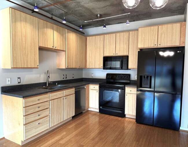 Kitchen - 1475 Delgany St