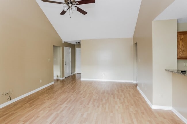 Foto del edificio - 7094 Showboat Ln