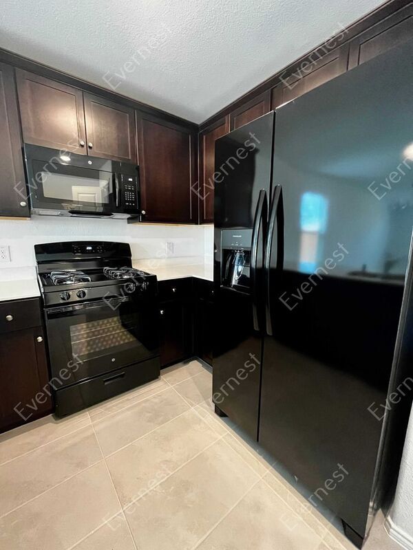 Foto del edificio - 6728 Dove Chase Ln