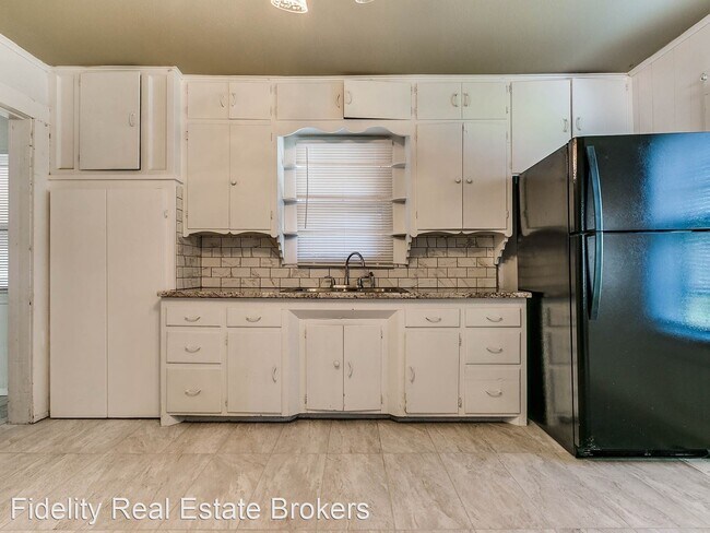 Foto del edificio - 1 br, 1 bath House - 528 SE 33RD ST