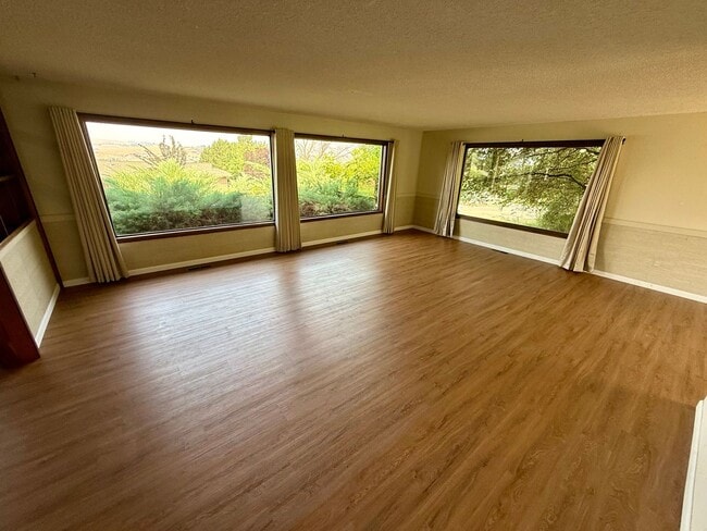 Building Photo - Beautiful Golf Course Home | 2 Bed • 2 Bath • Bonus Room