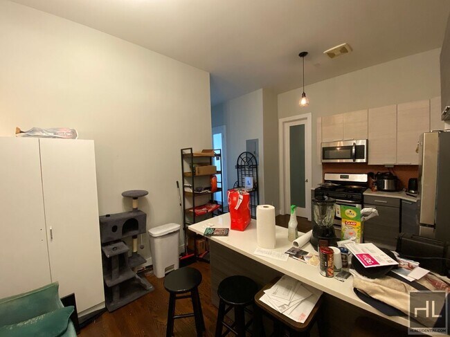 Building Photo - 462 Central Ave Unit 3B