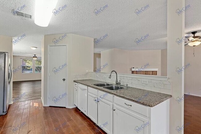 Building Photo - 208 Blazing Star Trail