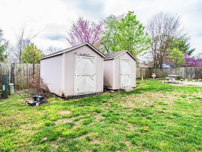 Building Photo - 2708 W Beech St