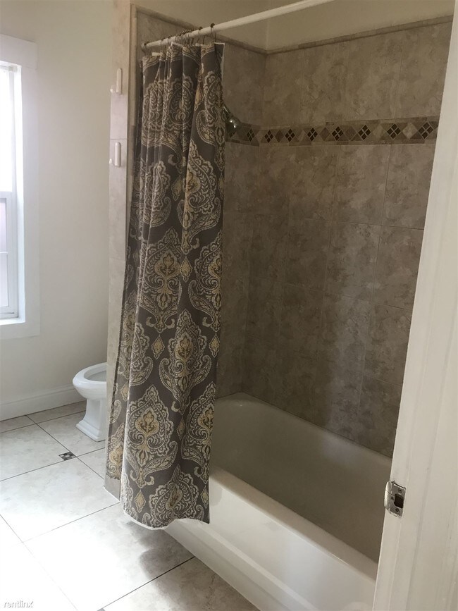 Building Photo - 3 br, 1 bath Condo - 2214 Ashby Avenue