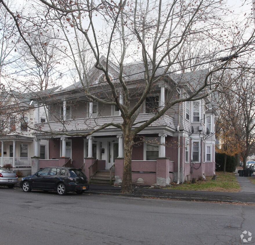 Primary Photo - 142-144 St James St