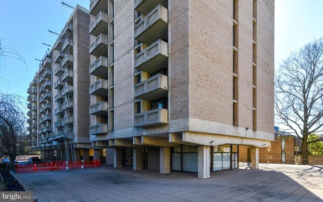Building Photo - 240 M St SE