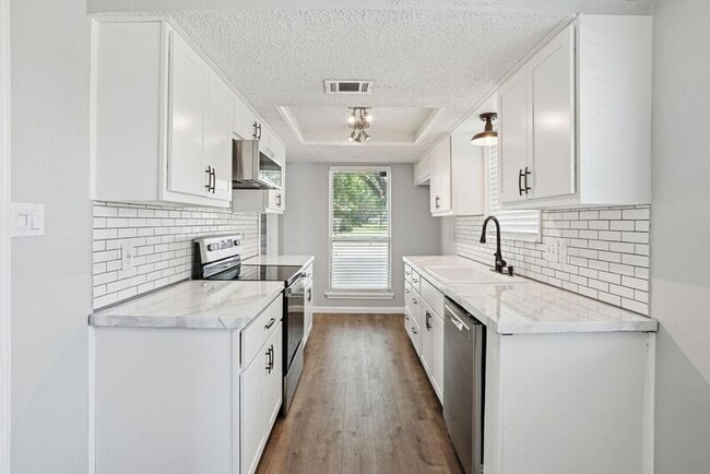 Building Photo - 1535 Rocky Point Dr
