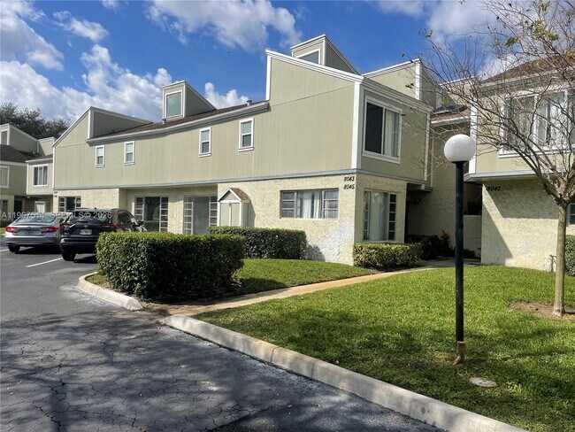 Foto del edificio - 8043 Lagos De Campo Blvd