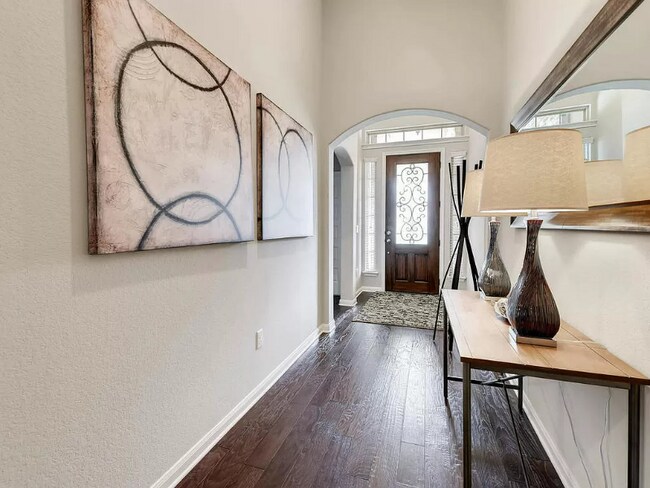 Foto del edificio - 2405 Muzzie Ln