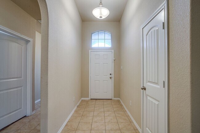 Foto del edificio - Amazing 4 Bed, 2 Bath in the Highly Desired Villages-Eagle Mountain- 76179- Eagle Mountain/Sagina...