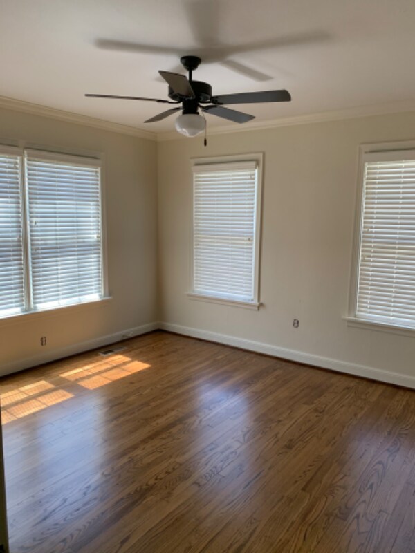 Foto del edificio - 308 E 7th St