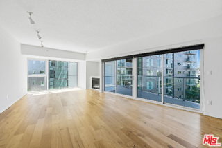 Building Photo - 13600 Marina Pointe Dr