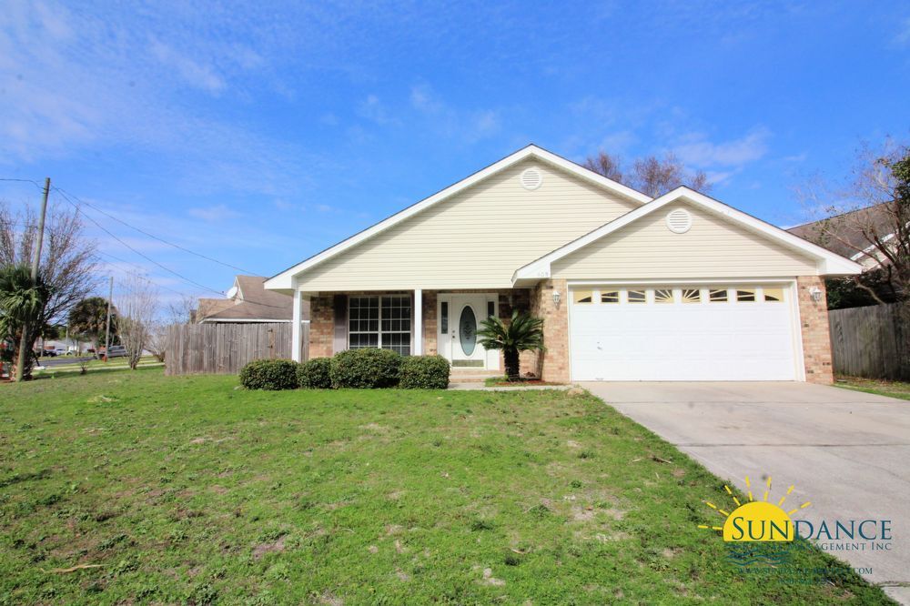 Great 3 Bedroom Home in Mary Esther House for Rent in Mary Esther, FL