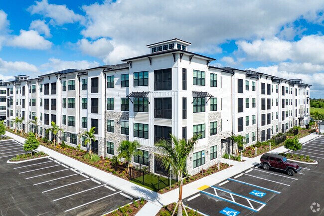 7120 Henry Dr, Bradenton, Florida - The Stadler Luxury Apartments