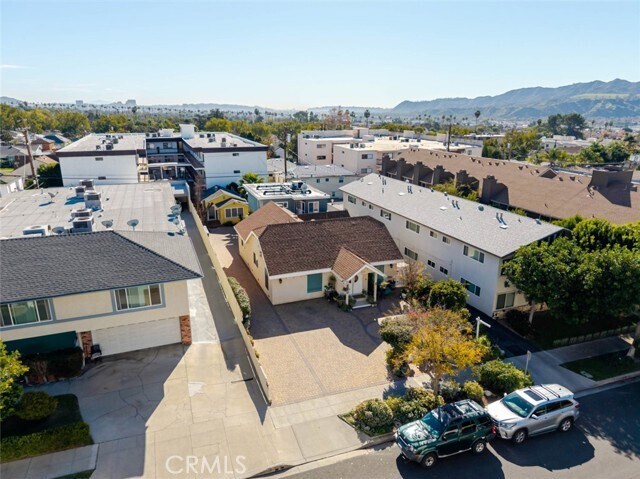 Building Photo - 630 E Cedar Ave