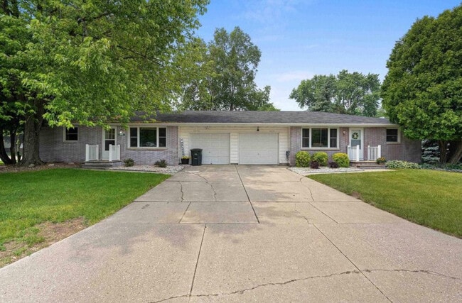 Building Photo - 2074 Marlee Ln