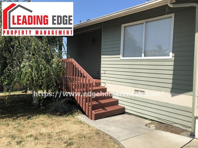 Building Photo - 1501 Sunset Place - A
