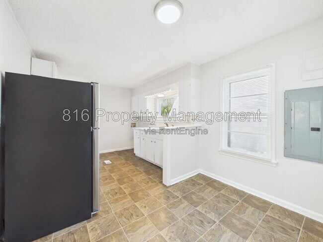 Foto del edificio - 1309 E 84th Terrace
