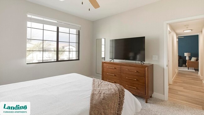 Building Photo - 9242 W Russell Rd