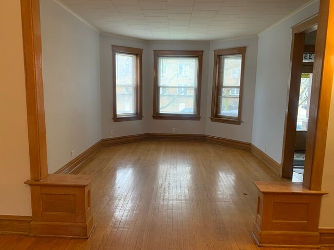 Building Photo - 4039 N Southport Ave