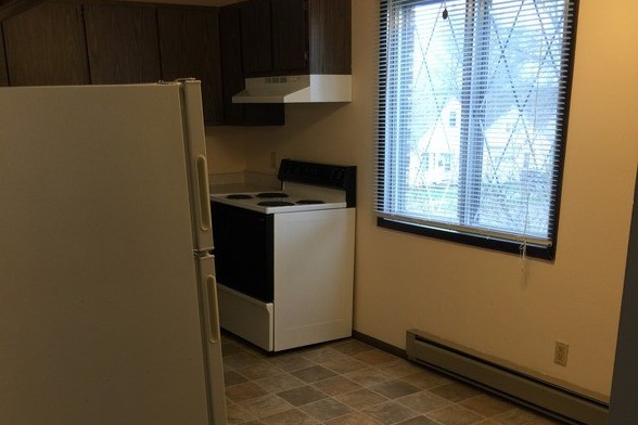 Corner One Bedroom Apartment - Wausau Columns Apartments