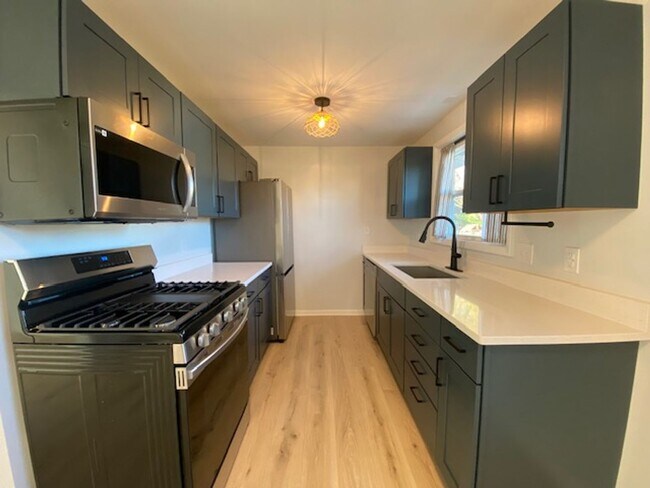 Foto del edificio - Welcome to this charming 3-bedroom, 1-bath...