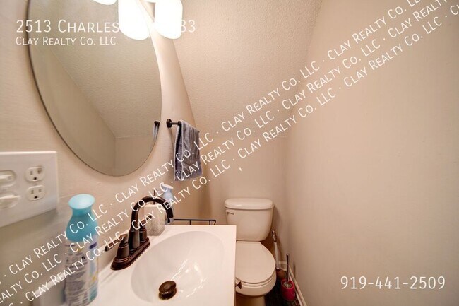 Foto del edificio - 2513 Charles Blvd