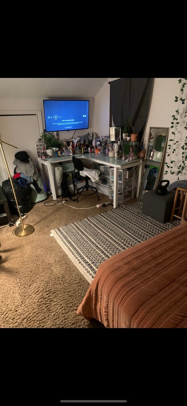 Building Photo - 1010 21st St S