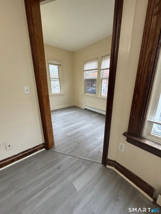 Building Photo - 304 Shelton Ave