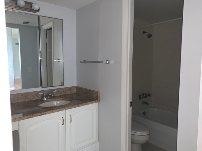 Foto del edificio - 5855 Midnight Pass Rd