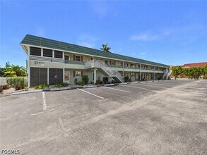 Building Photo - 300 Valley Stream Dr